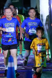 BIB: 4381, 3364, 3028
                            <button type="button" onclick="openModal(26226367)" class="btn btn-primary btn-sm float-right btn-popup" data-toggle="modal" data-target=".modal-high-quality">
                        <i class="fas fa-shopping-cart"></i> Add to Cart
                    </button>
                                            <button type="button" onclick="isThisMe(26226367, true)" class="btn btn-success btn-sm float-right btn-popup btn-isme hidden" data-toggle="tooltip" data-placement="bottom" title="นี่คือรูปของคุณใช่ไหม คลิกที่นี่เพื่อเอาเข้าอัลบั้ม">
                        <i class="fas fa-plus"></i> Add to album
                    </button>
                    <button type="button" onclick="isThisMe(26226367, false)" class="btn btn-warning btn-sm float-right btn-popup btn-isnotme hidden">
                        <i class="fas fa-ban"></i> Remove from album
                    </button>